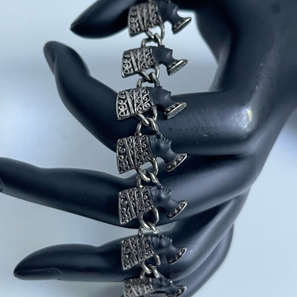Vintage Stunning Egyptian Revival Queen Nefertiti Silver Tone Bracelet 7”
